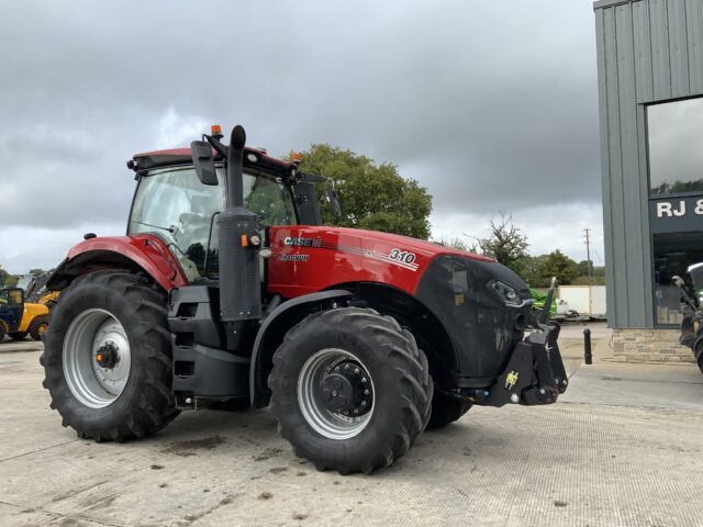 Case Magnum 310 Tractor (ST18497)