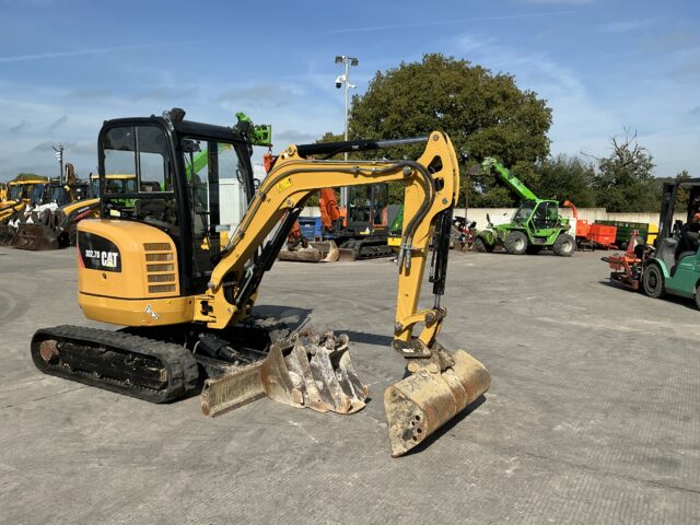 CAT 302.7.DCR Digger (ST24546)