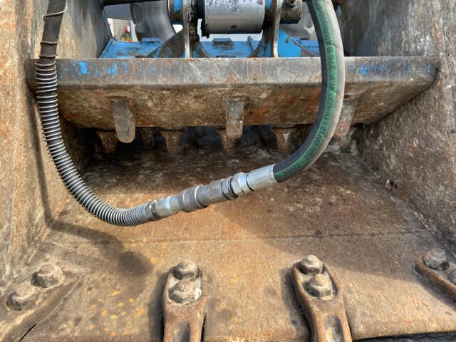 Choice of 2 BBS Crusher Buckets (ST24470/71)