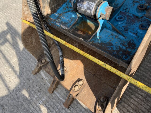 Choice of 2 BBS Crusher Buckets (ST24470/71)