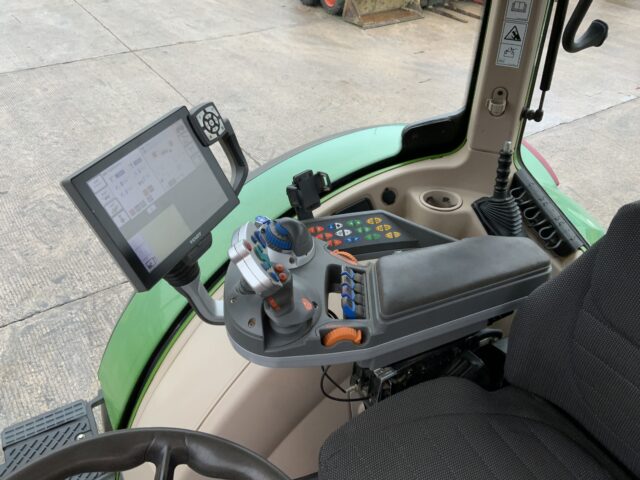 Fendt 724 Profi Plus Tractor (ST23447)