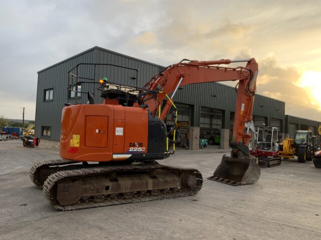 Hitachi Zaxis ZX225 us LC (ST23966)