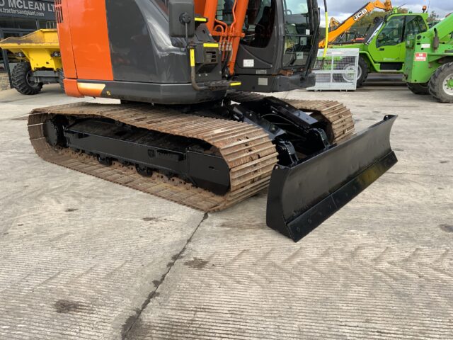 Hitachi ZX135 USB l-7 Digger (ST24052)