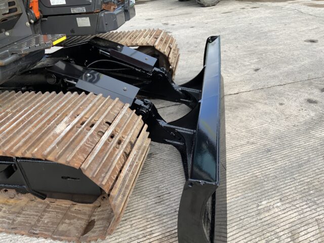 Hitachi ZX135 USB l-7 Digger (ST24052)