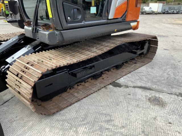Hitachi ZX135 USB l-7 Digger (ST24052)