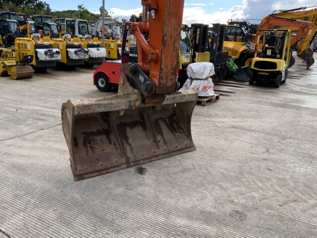 Hitachi ZX135 USB l-7 Digger (ST24052)