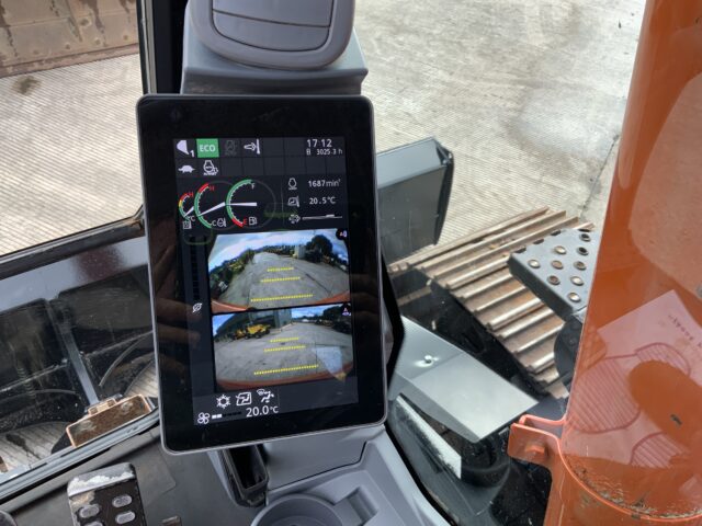 Hitachi ZX135 USB l-7 Digger (ST24052)