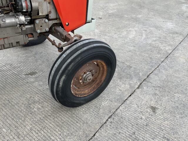 Massey Ferguson 590 Tractor (ST24160)