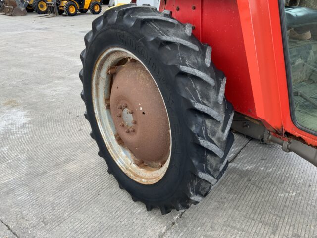 Massey Ferguson 590 Tractor (ST24160)