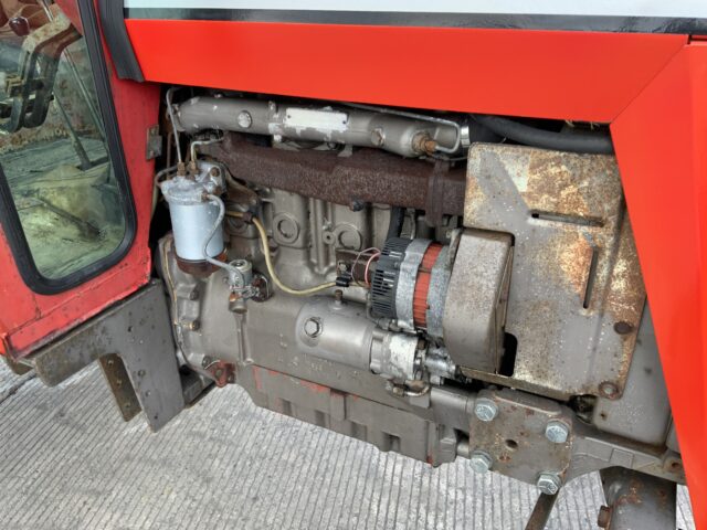 Massey Ferguson 590 Tractor (ST24160)