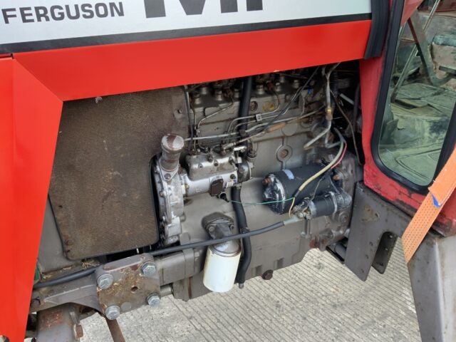 Massey Ferguson 590 Tractor (ST24160)