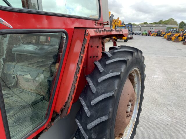 Massey Ferguson 590 Tractor (ST24160)