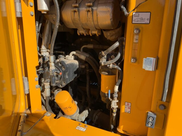 JCB 140X LC Digger (ST24657)