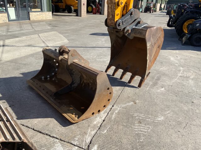 JCB 140X LC Digger (ST24657)