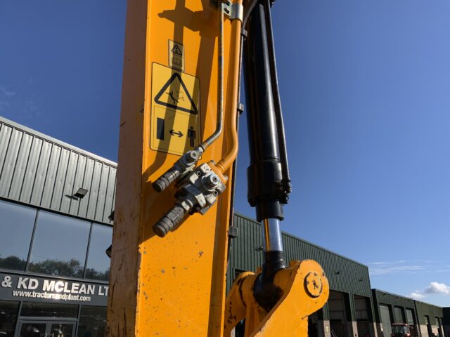 JCB 140X LC Digger (ST24657)