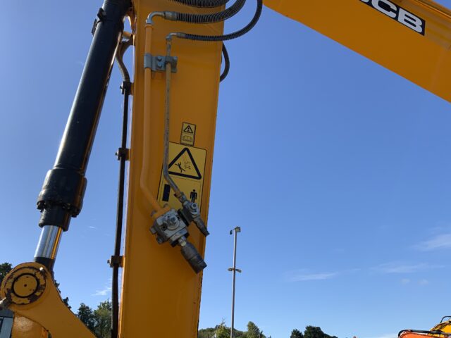 JCB 140X LC Digger (ST24657)