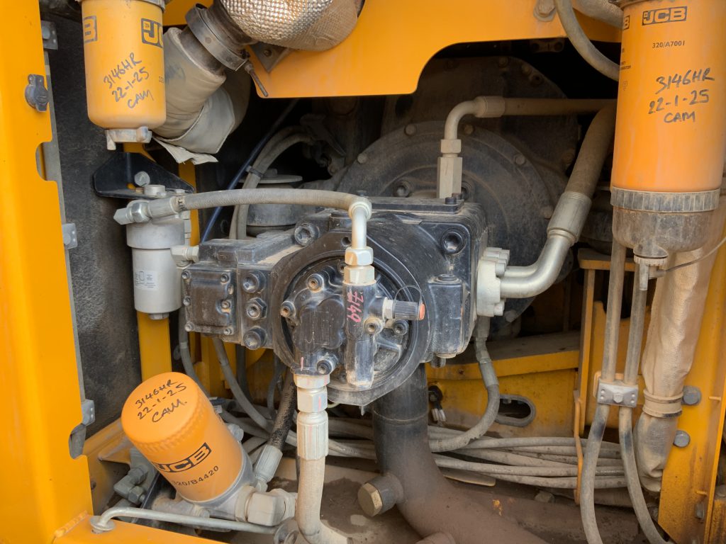 JCB 220x LC Digger (ST24262)