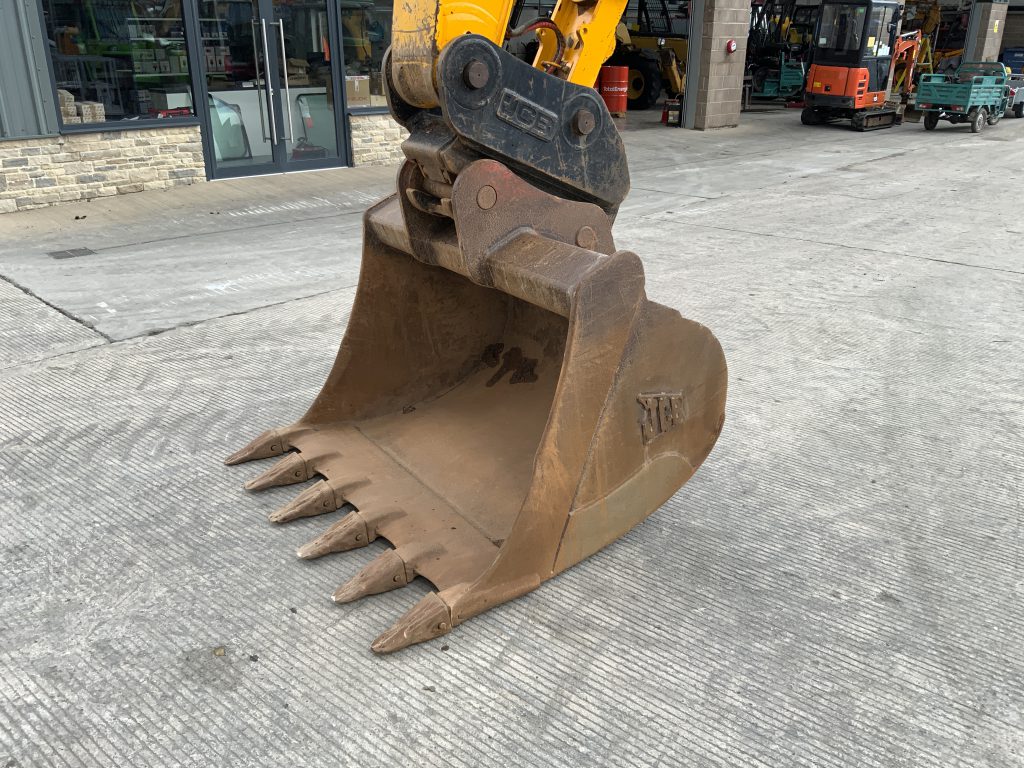 JCB 220x LC Digger (ST24262)