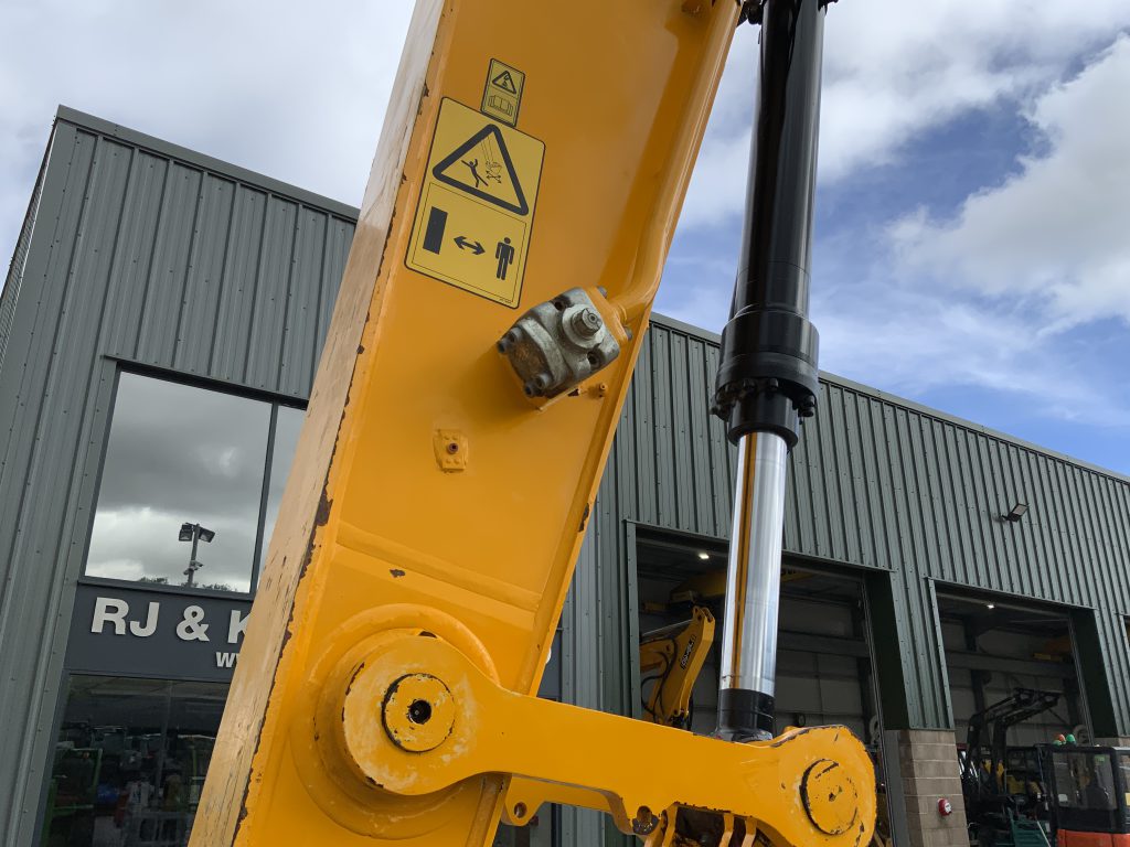 JCB 220x LC Digger (ST24262)