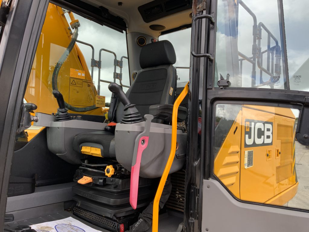 JCB 220x LC Digger (ST24262)