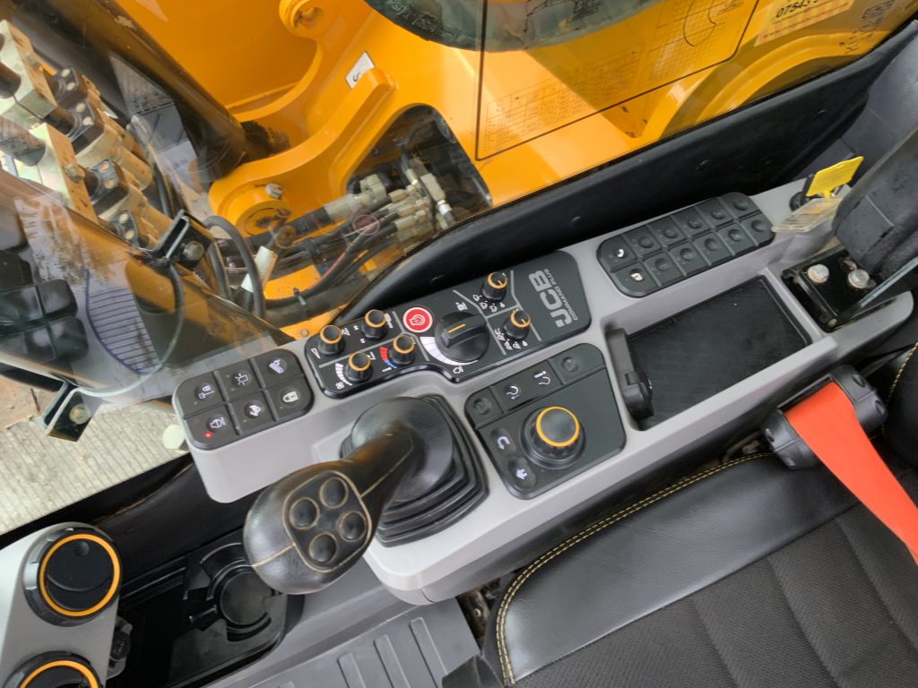 JCB 220x LC Digger (ST24262)