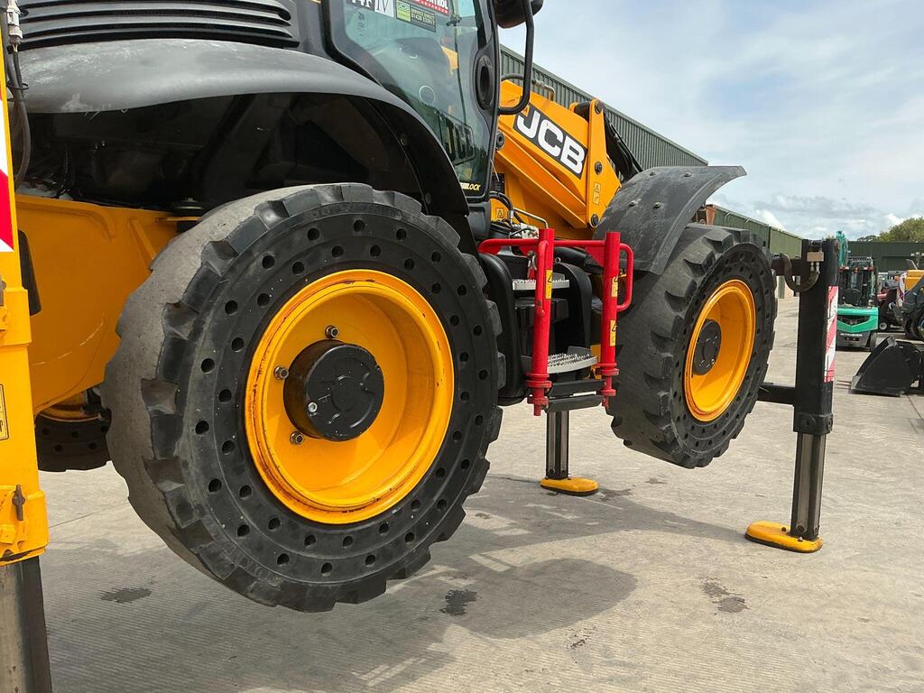 JCB 5CX Waste Master Wheeled Digger (ST23511)