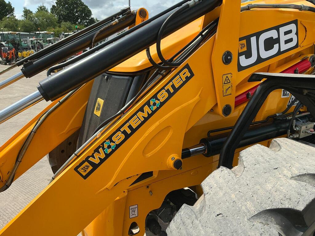 JCB 5CX Waste Master Wheeled Digger (ST23511)