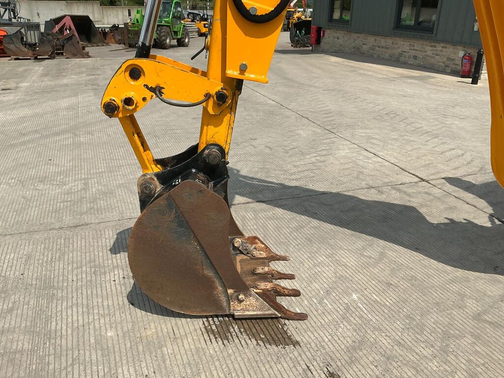 JCB 5CX Waste Master Wheeled Digger (ST23511)