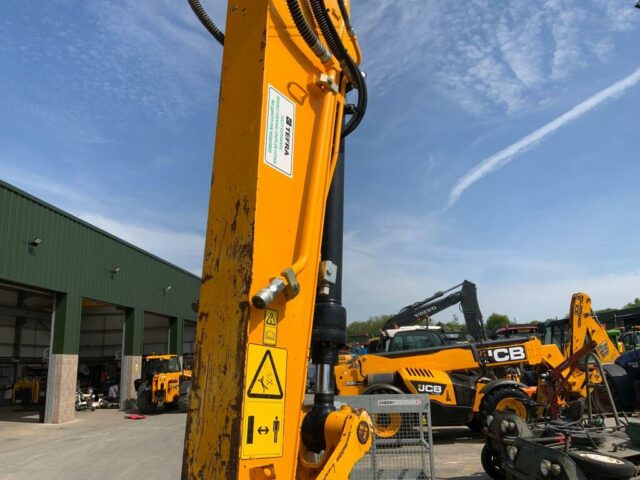 JCB JZ141 LC Digger (ST23136)
