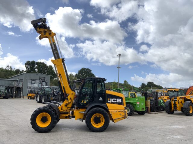 JCB TM320S Pivot Steer Telehandler (ST23831)