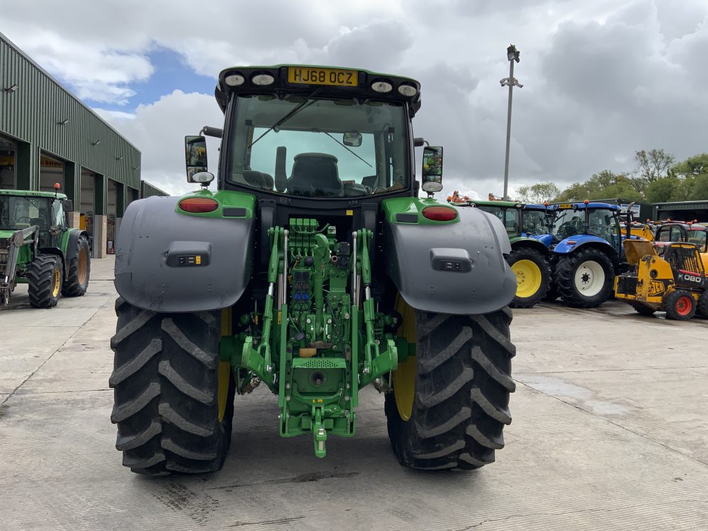 John Deere 6215R Tractor (ST24044)