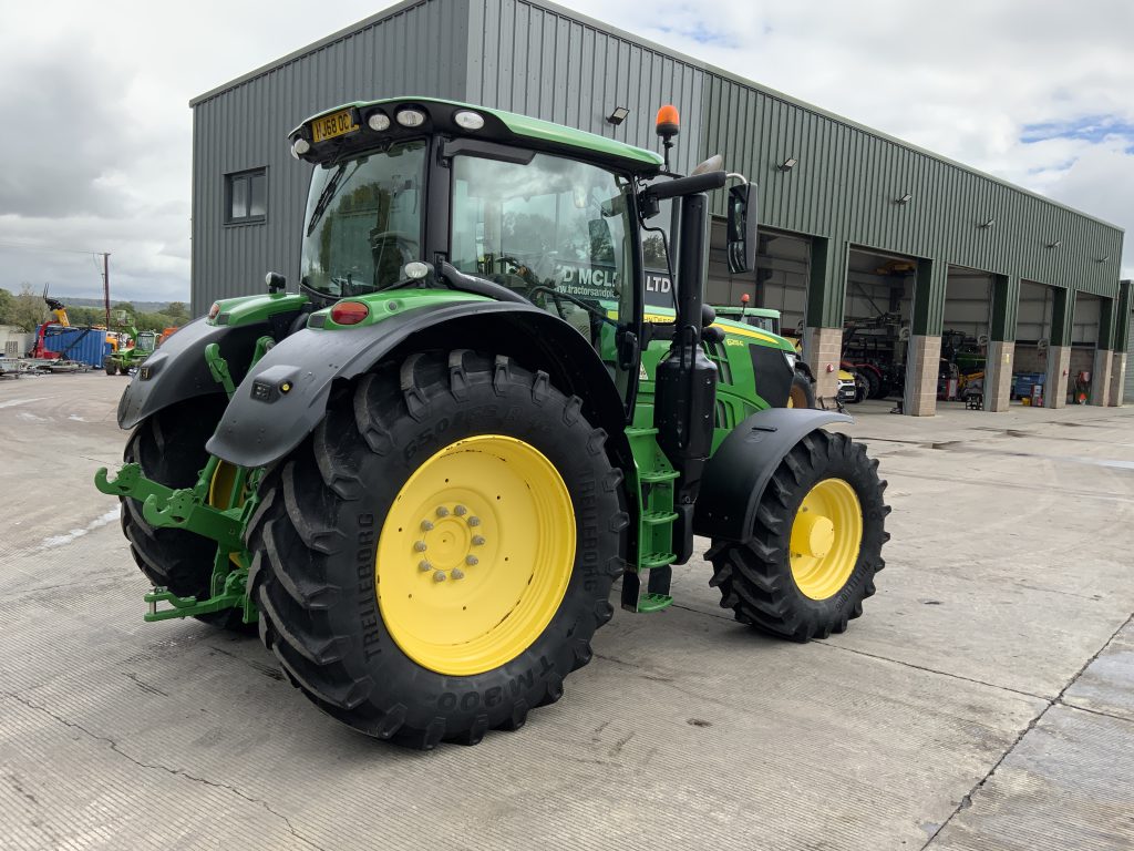 John Deere 6215R Tractor (ST24044)