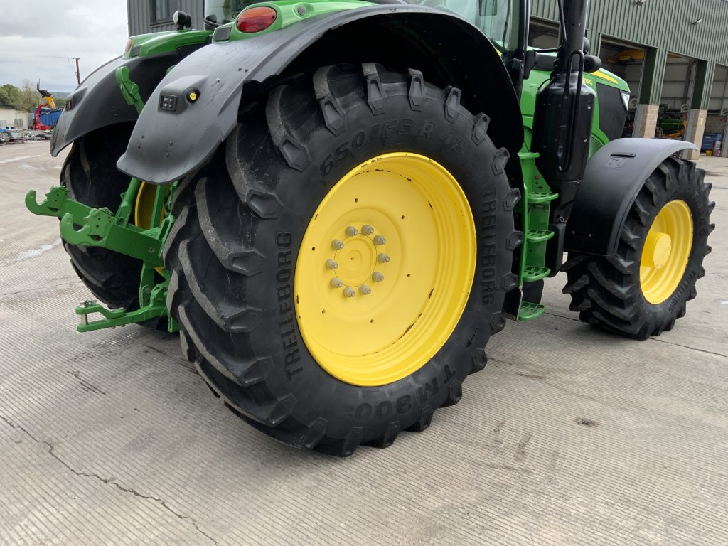 John Deere 6215R Tractor (ST24044)
