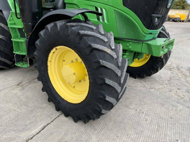 John Deere 6215R Tractor (ST24044)