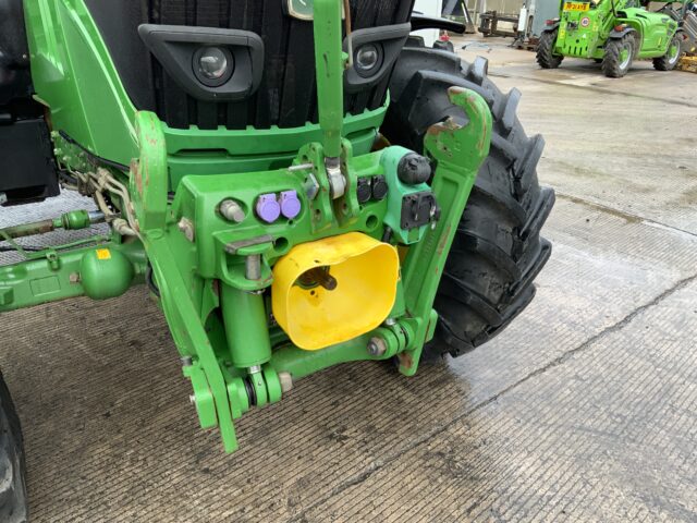 John Deere 6215R Tractor (ST24210)