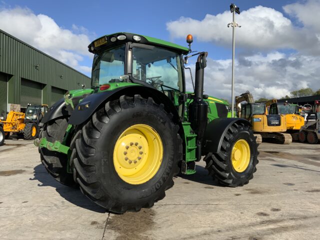 John Deere 6215R Tractor (ST24210)