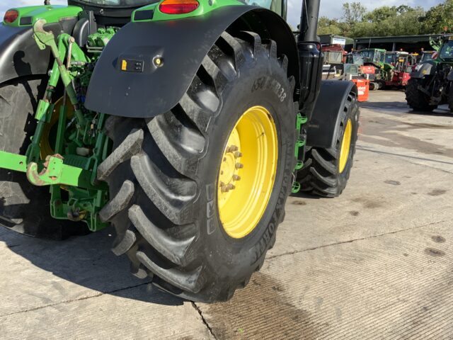 John Deere 6215R Tractor (ST24210)