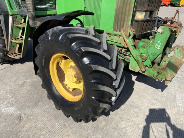 John Deere 6810 Tractor (ST23891)