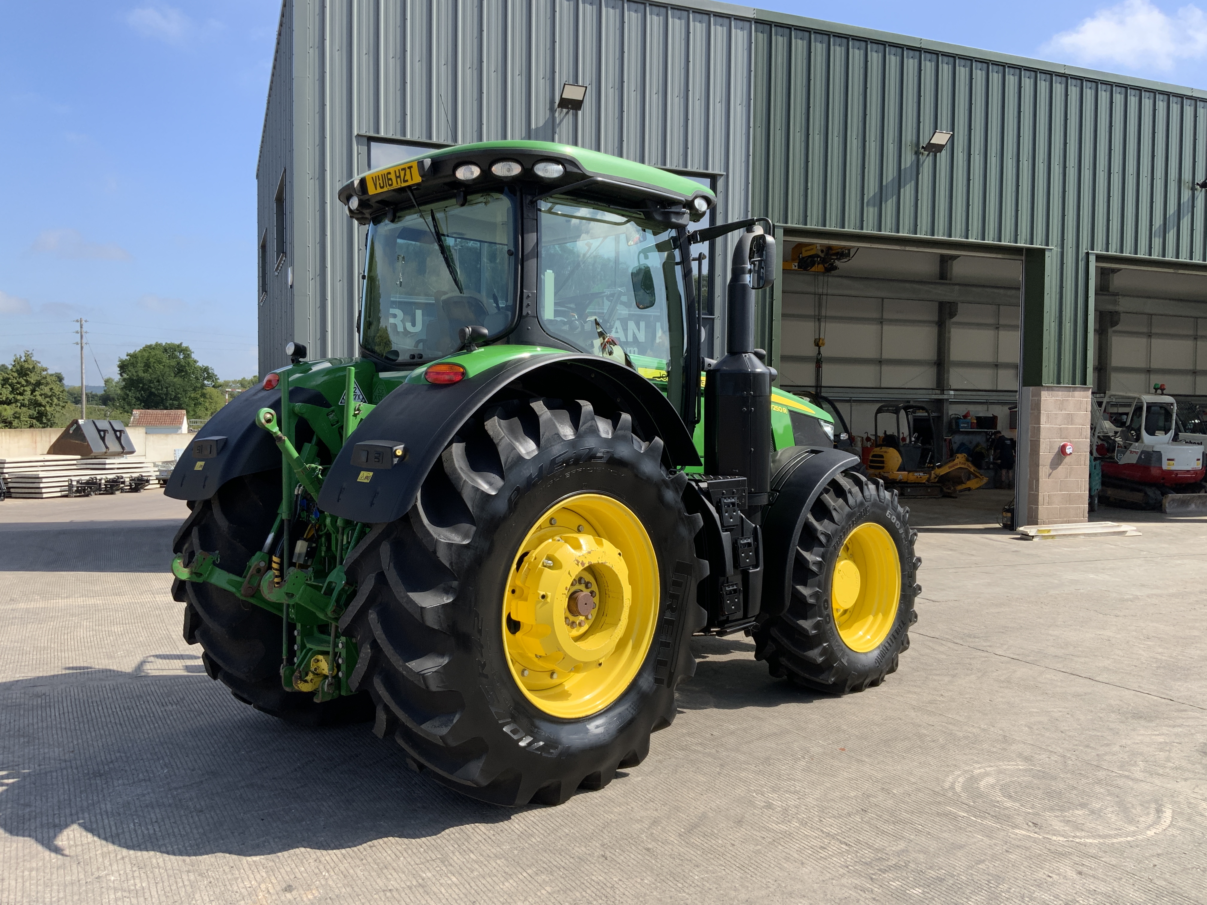 John Deere 7250R Tractor (ST23494) John Deere 7250R Tractor (ST23494)