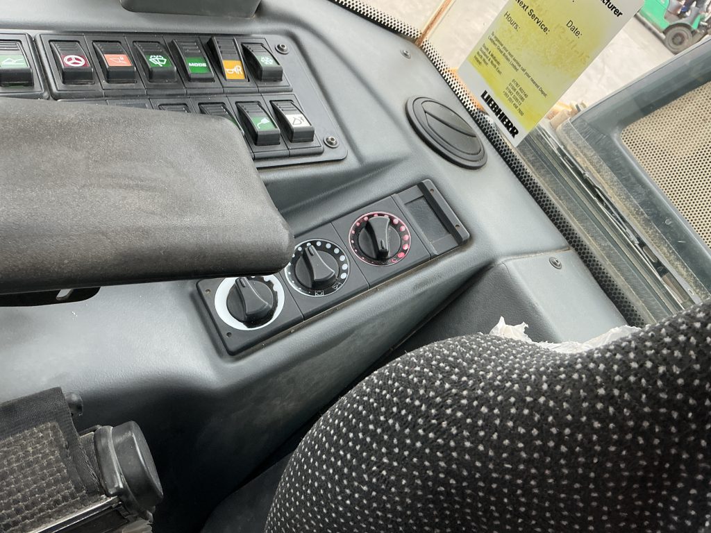 Liebherr 514 Stereo Wheeled Loading Shovel (ST23960)