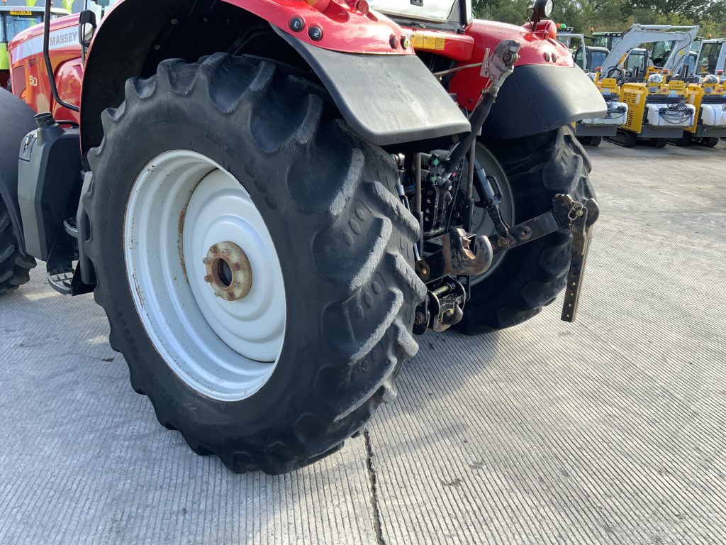Massey Ferguson 6480 Dyna6 Tractor (ST24258)