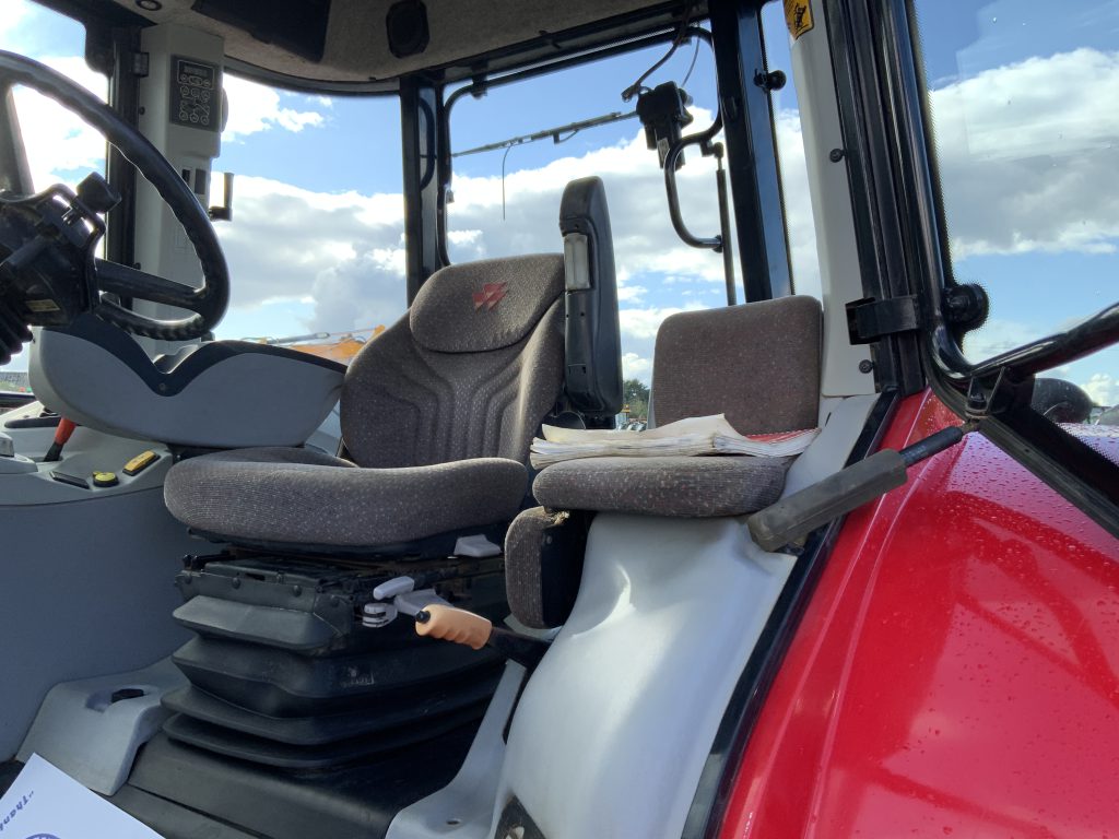 Massey Ferguson 6480 Dyna6 Tractor (ST24258)