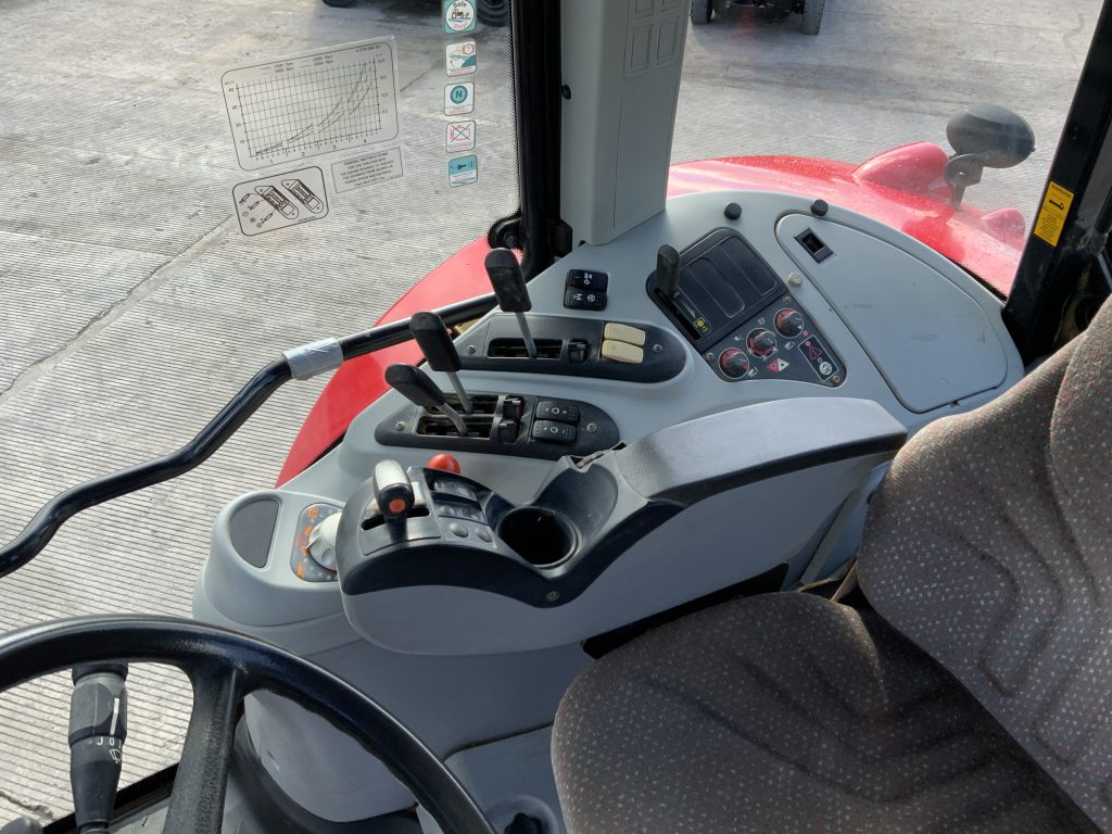 Massey Ferguson 6480 Dyna6 Tractor (ST24258)