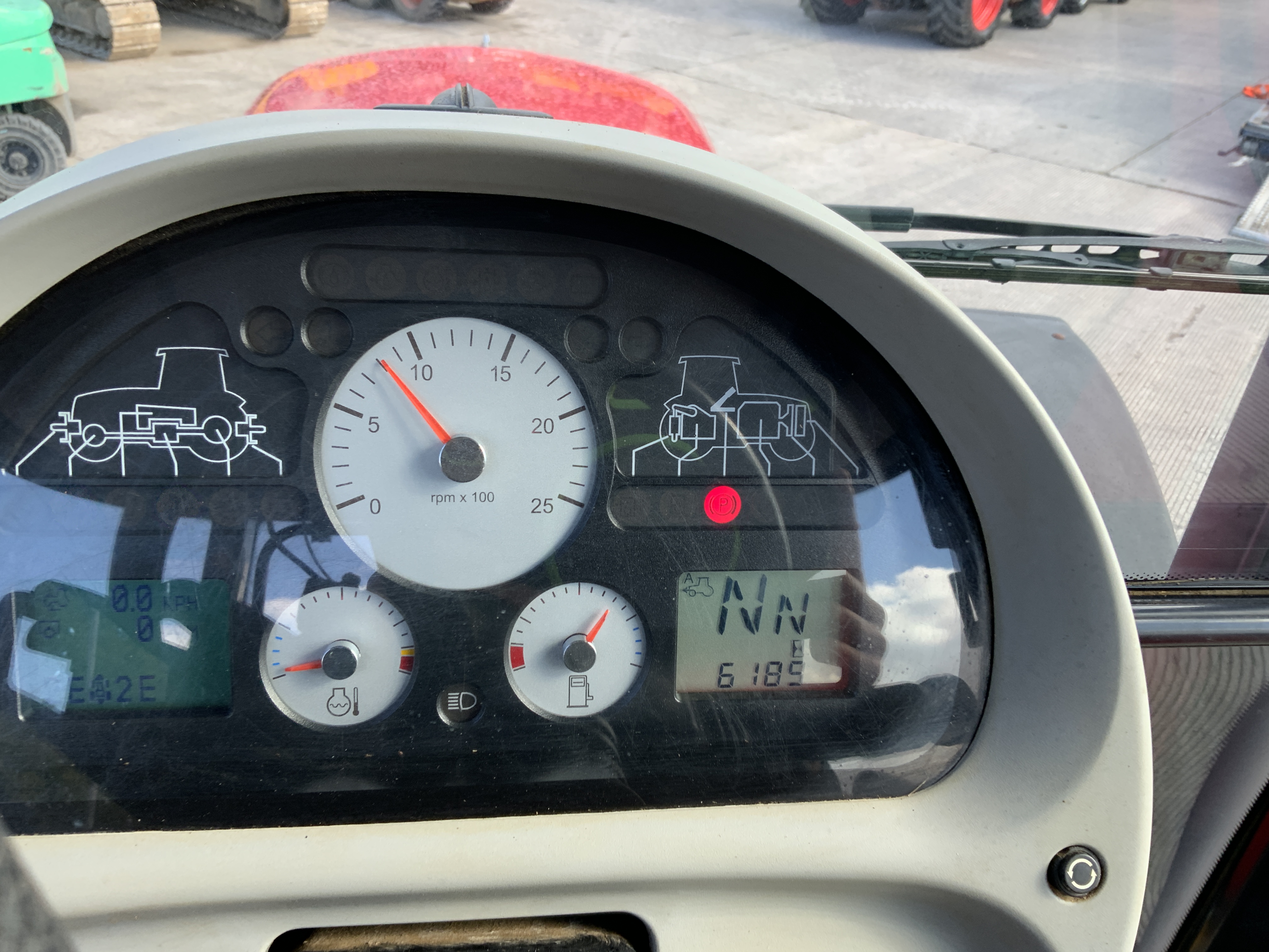 Massey Ferguson 6480 Dyna6 Tractor (ST24258) Massey Ferguson 6480 Dyna6 Tractor (ST24258)