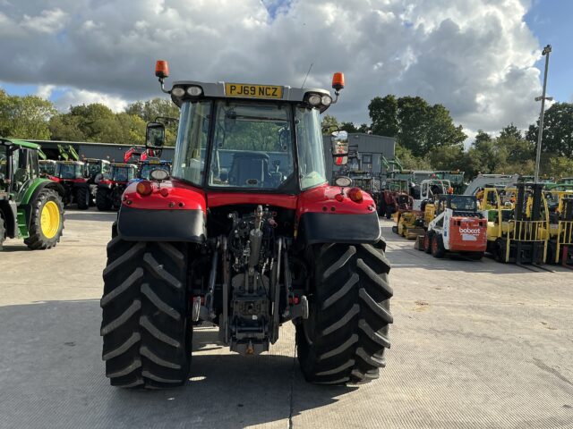 Massey Ferguson 6713s Dyna6 Tractor (ST24311)
