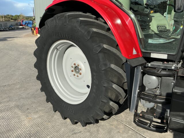 Massey Ferguson 6713s Dyna6 Tractor (ST24311)