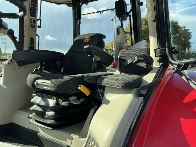 Massey Ferguson 6713s Dyna6 Tractor (ST24311)