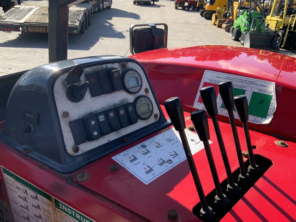 Moffett M8-25.3 Forklift (ST24014)