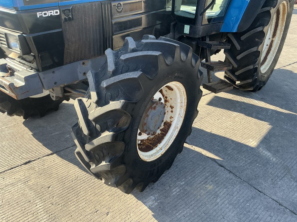New Holland 7840 SLE Tractor (ST24087)