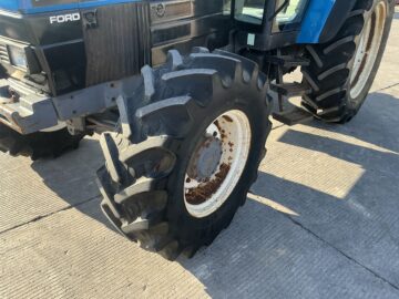 New Holland 7840 SLE Tractor (ST24087) New Holland 7840 SLE Tractor (ST24087)